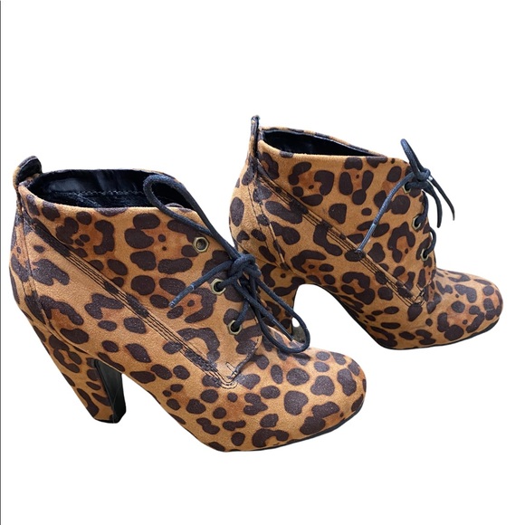 Leopard print, heeled booties - Picture 2 of 2